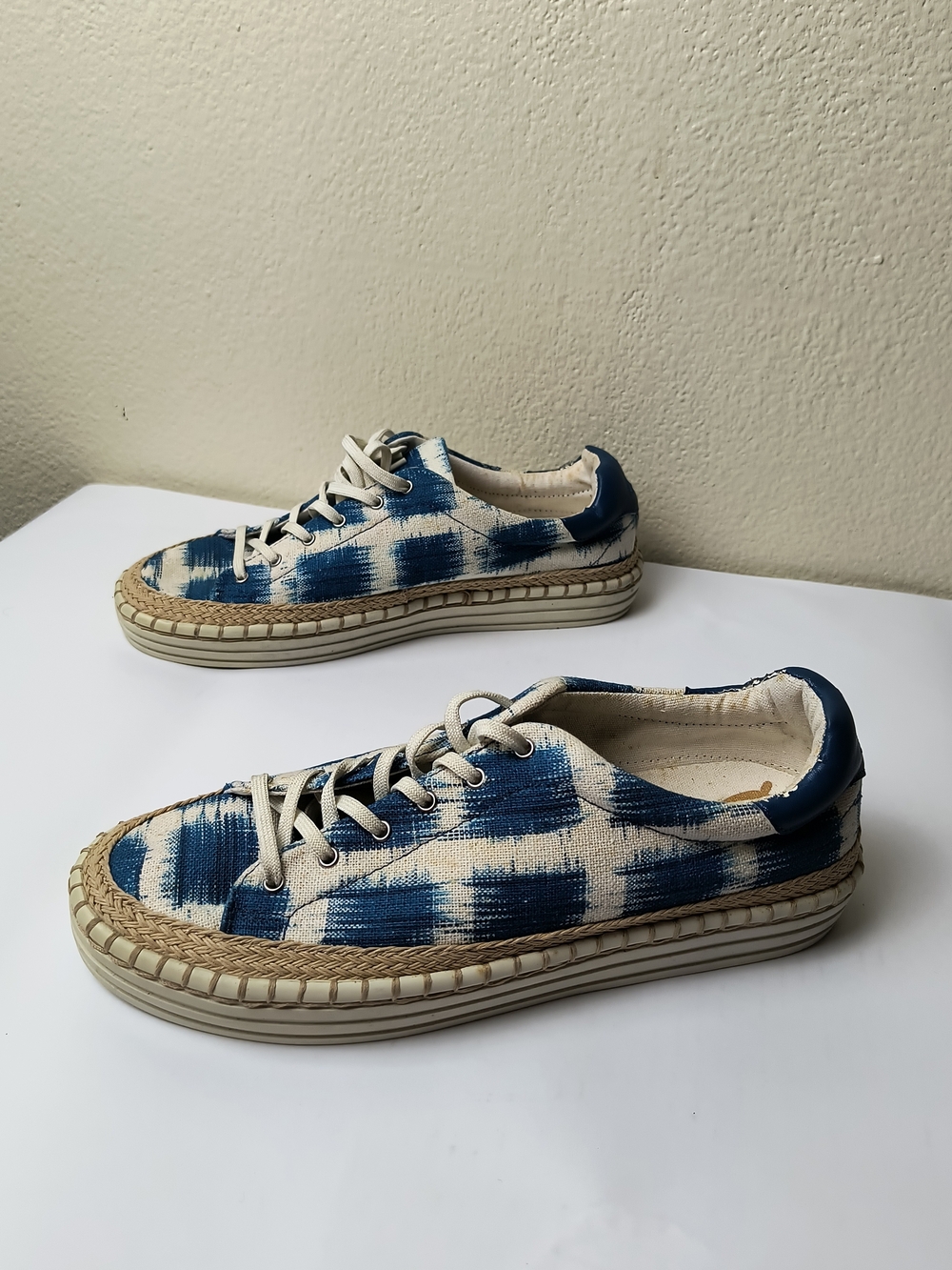 Sam Edelman Kavi 8 White Label with Black Script - Tie Dye